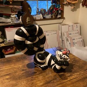 SWAK Clancy cat tealight figurine